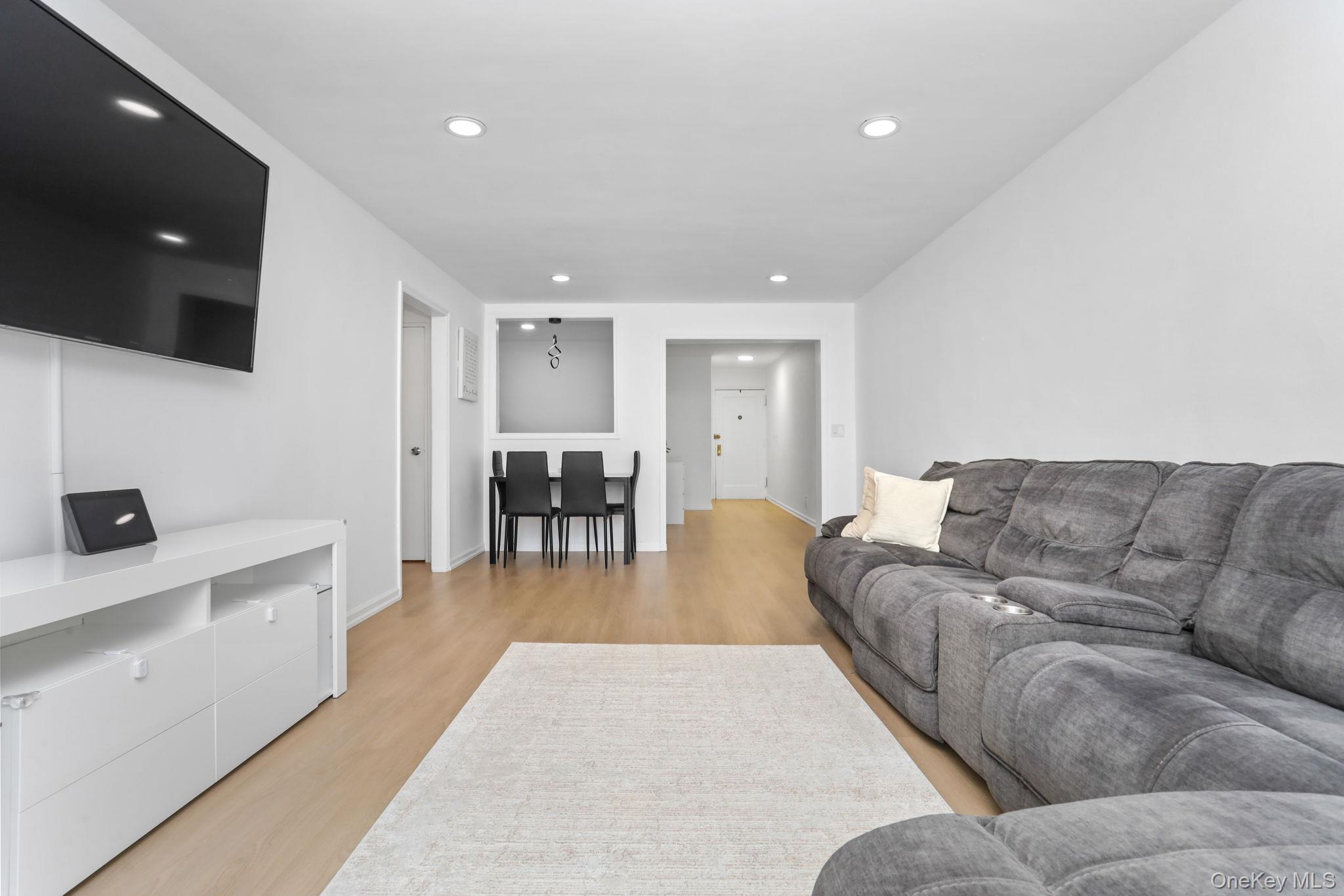 #4 photo, 450 Pelham Road, New Rochelle , NY 10805