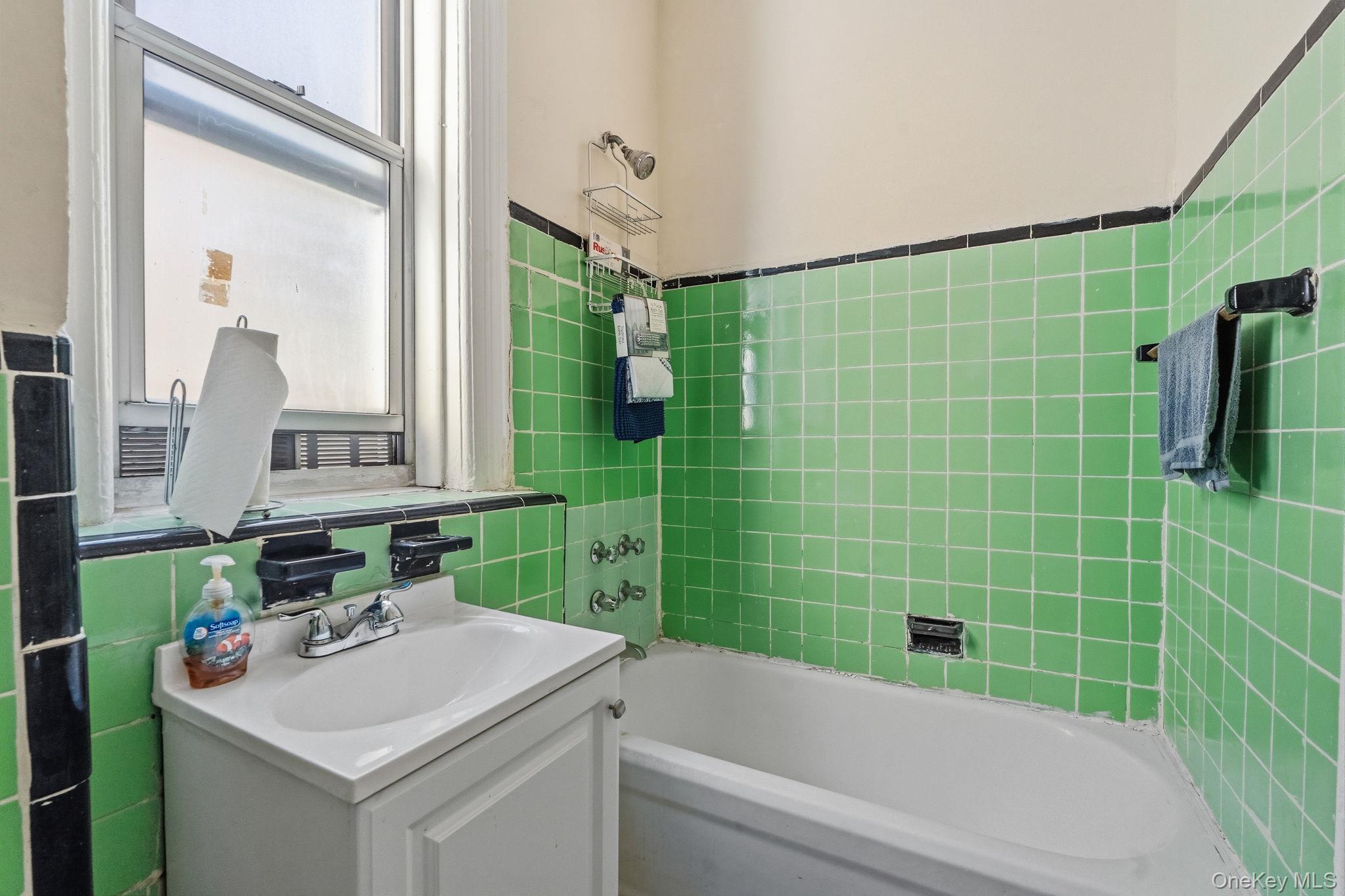 #8 photo, 202 W 118th St, New York (Manhattan) , NY 10026