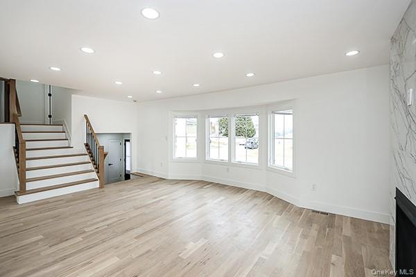 #6 photo, 92 Kings Walk, Massapequa Park , NY 11762