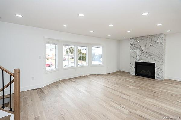 #7 photo, 92 Kings Walk, Massapequa Park , NY 11762