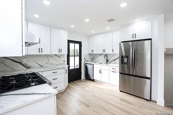 #9 photo, 92 Kings Walk, Massapequa Park , NY 11762