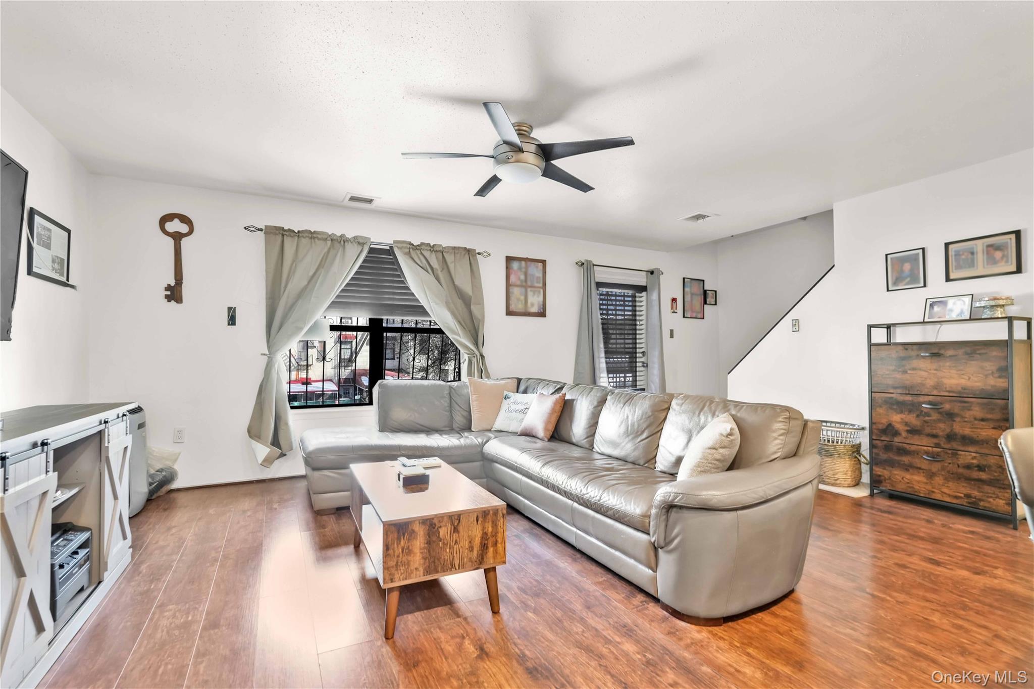 #3 photo, 785 E 160th Street, 브롱크스 Bronx , NY 10456