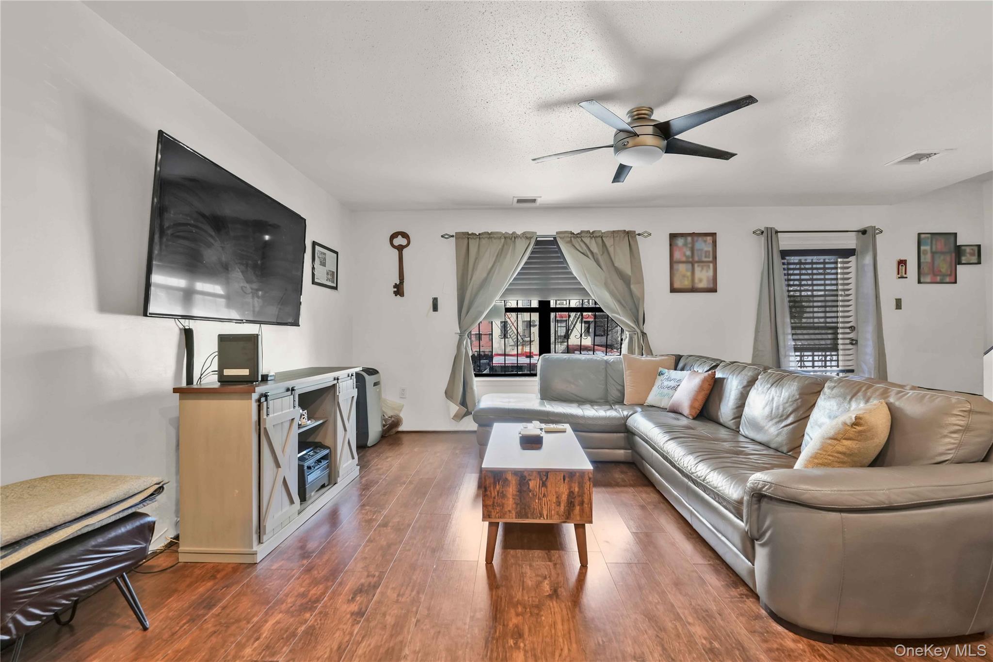 #4 photo, 785 E 160th Street, 브롱크스 Bronx , NY 10456