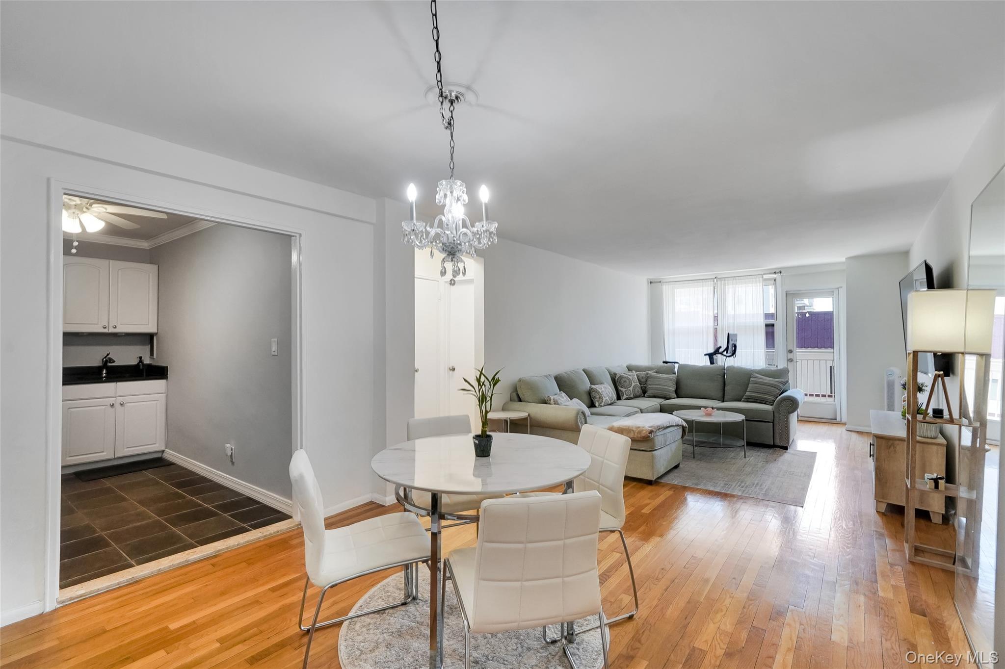 #5 photo, 410 E Broadway, Long Beach , NY 11561