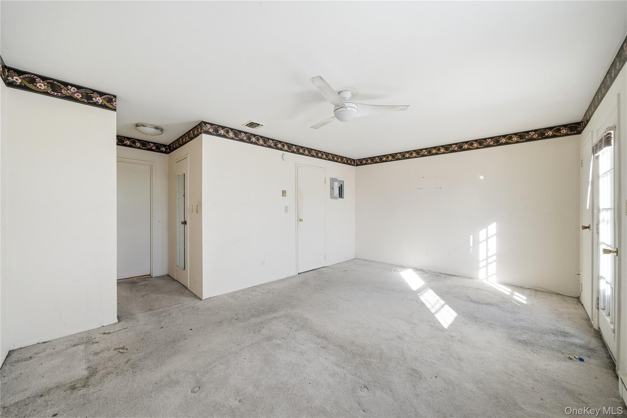 #11 photo, 170 Harbor, Amityville , NY 11701