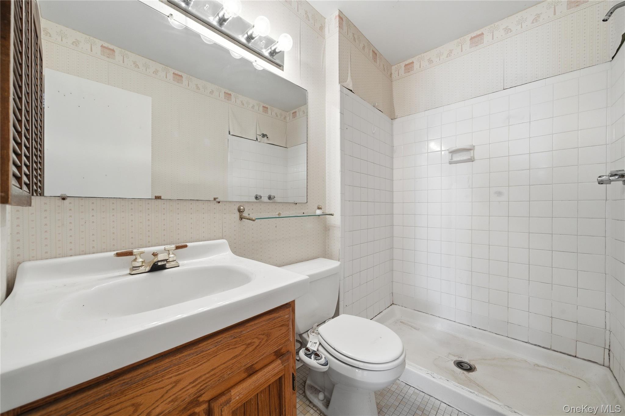 #12 photo, 170 Harbor, Amityville , NY 11701