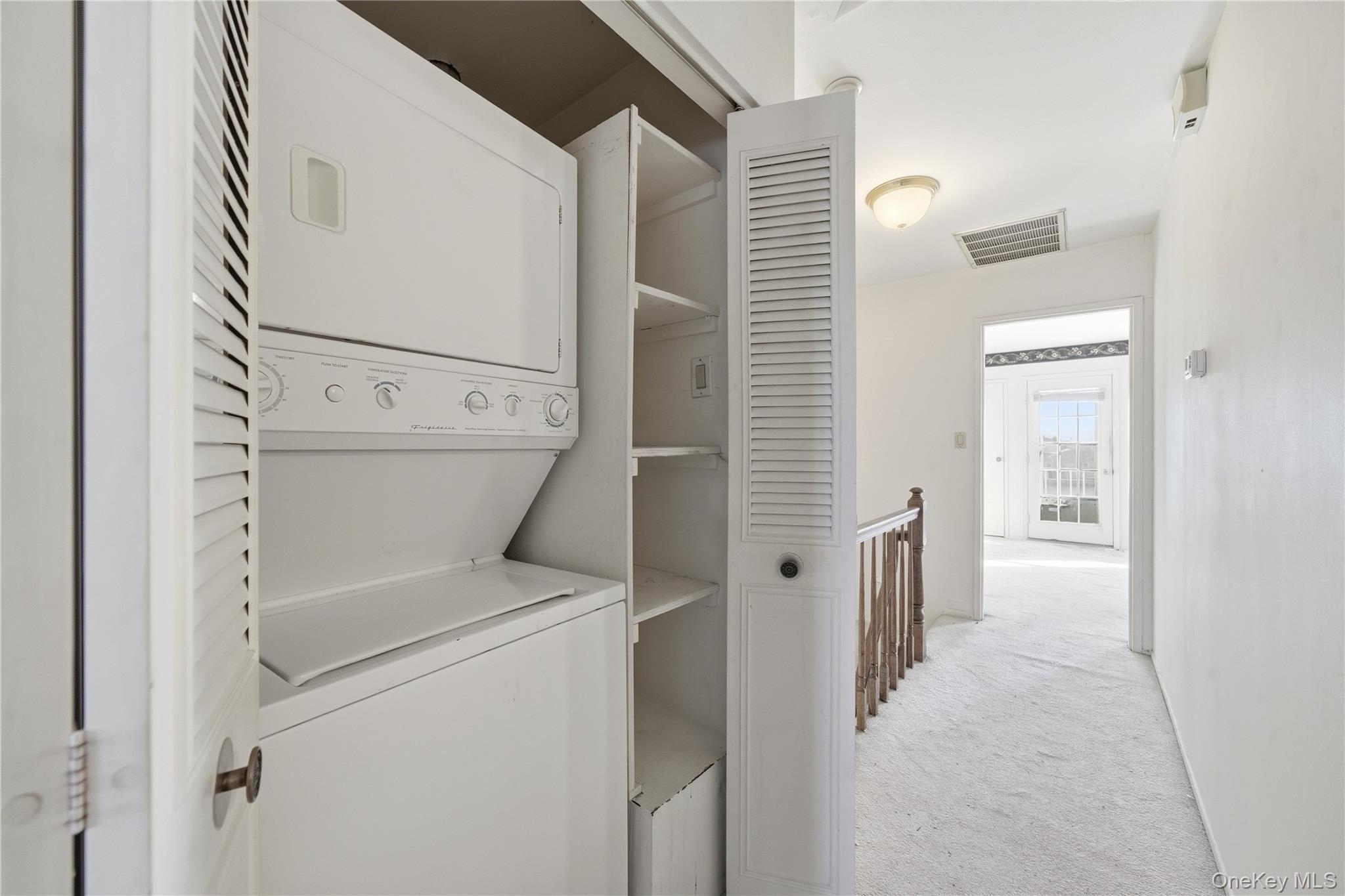 #13 photo, 170 Harbor, Amityville , NY 11701