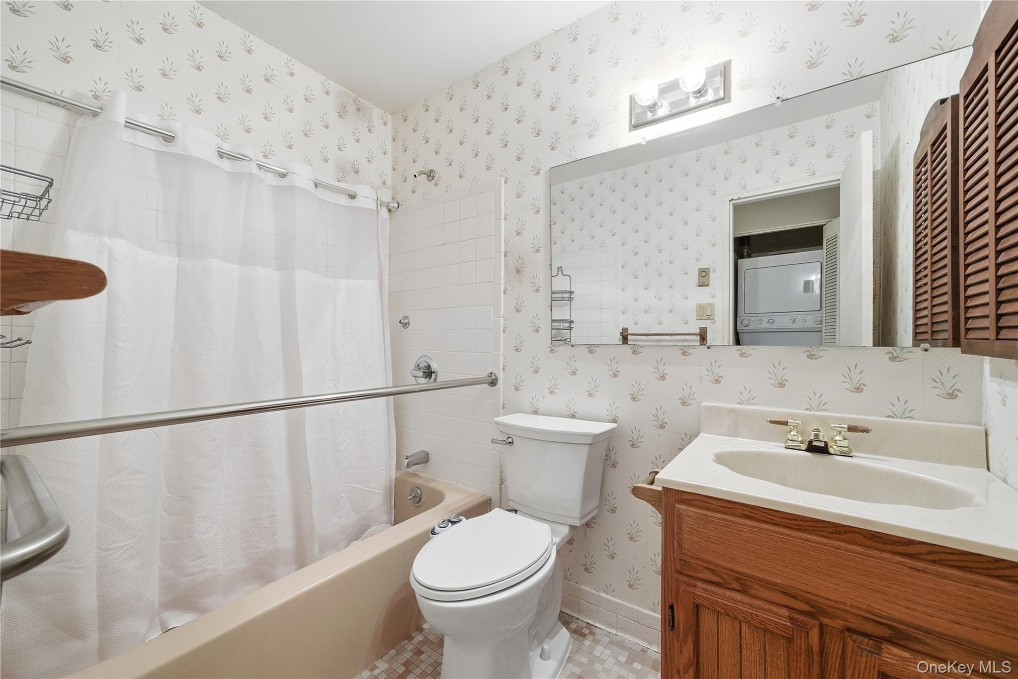 #16 photo, 170 Harbor, Amityville , NY 11701