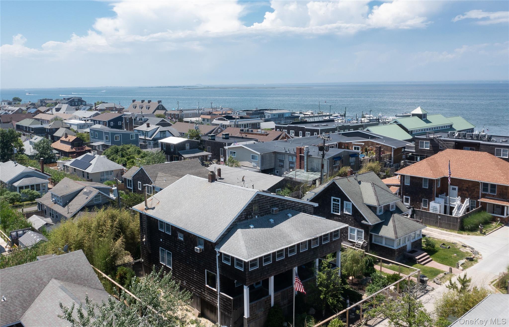 #1 photo, 639 Ocean Breeze Walk, Саффолк ‖ Ocean Beach , NY 11770