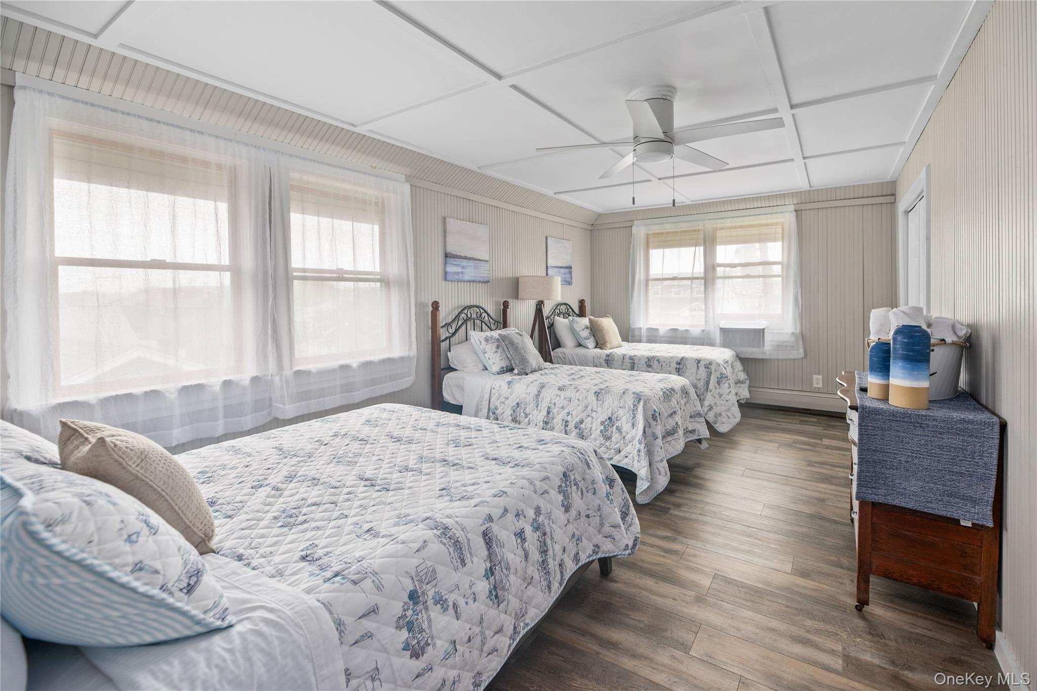 #11 photo, 639 Ocean Breeze Walk, Саффолк ‖ Ocean Beach , NY 11770