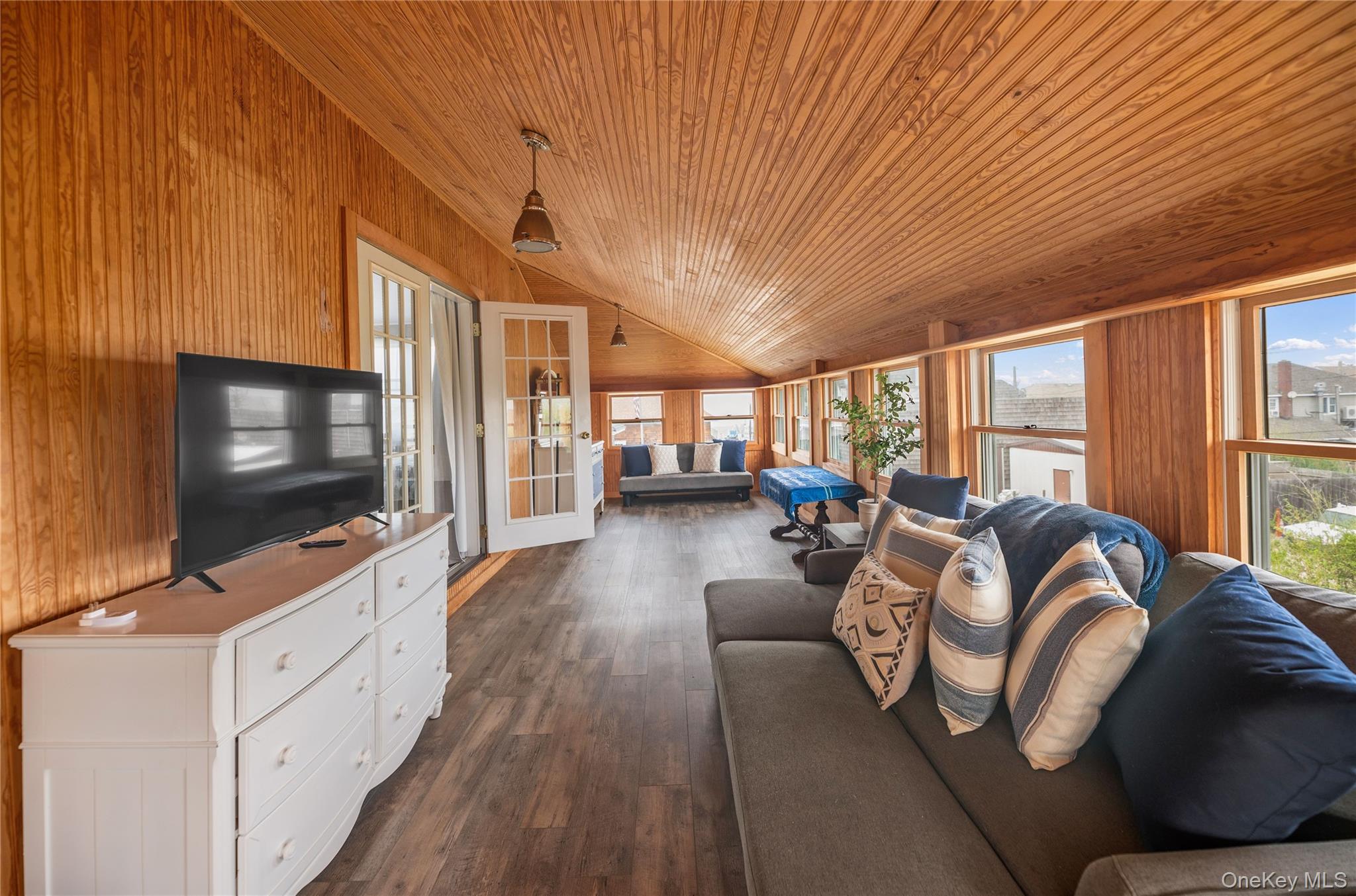 #13 photo, 639 Ocean Breeze Walk, Саффолк ‖ Ocean Beach , NY 11770