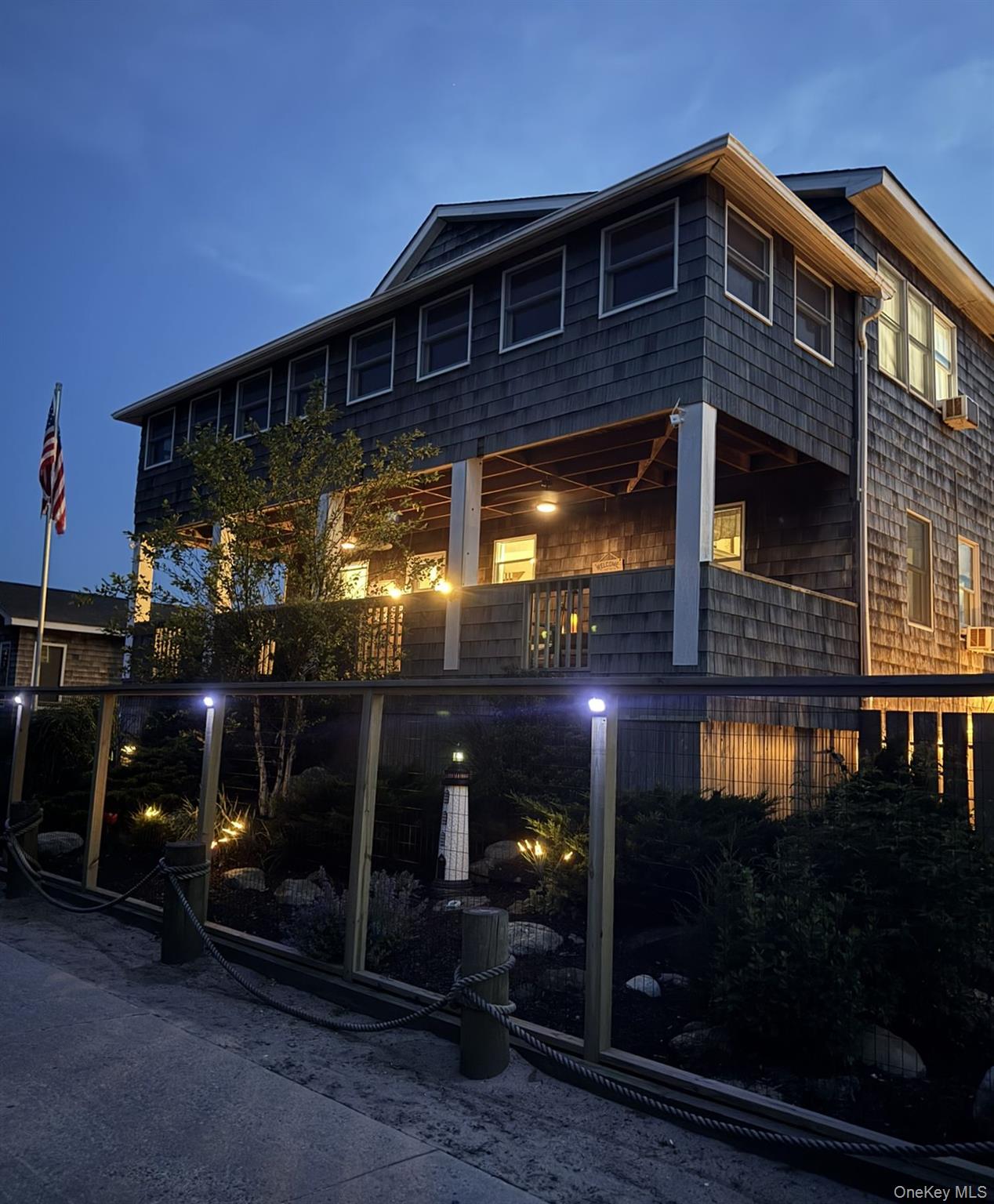 #16 photo, 639 Ocean Breeze Walk, Саффолк ‖ Ocean Beach , NY 11770