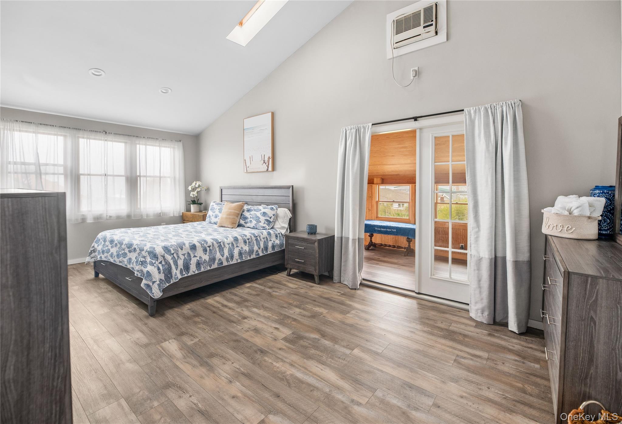 #9 photo, 639 Ocean Breeze Walk, Саффолк ‖ Ocean Beach , NY 11770