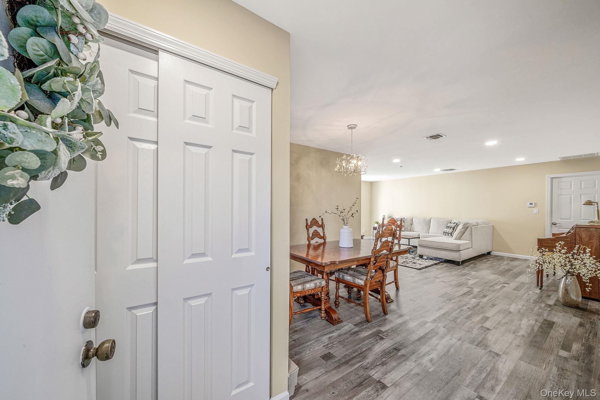 #4 photo, 101 Flair Court, سوفولك Smithtown , NY 11780