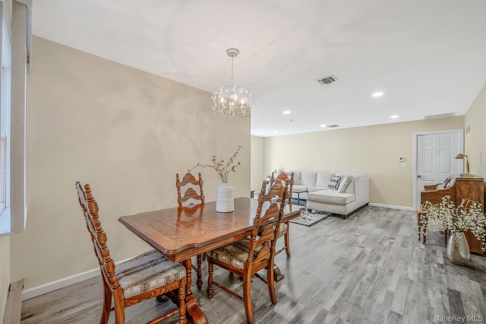 #6 photo, 101 Flair Court, سوفولك Smithtown , NY 11780