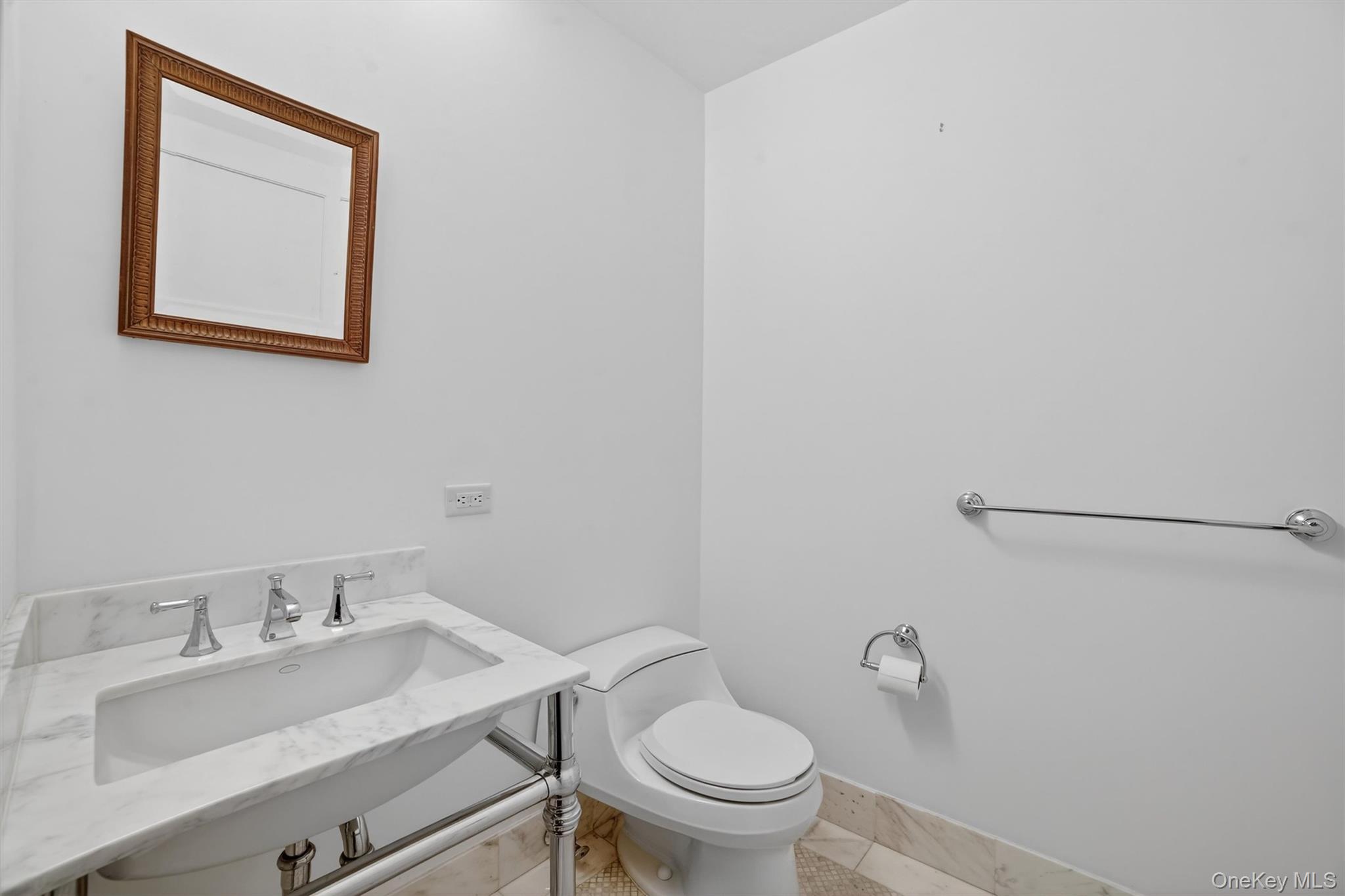 #17 photo, 5 Renaissance Square, White Plains , NY 10601