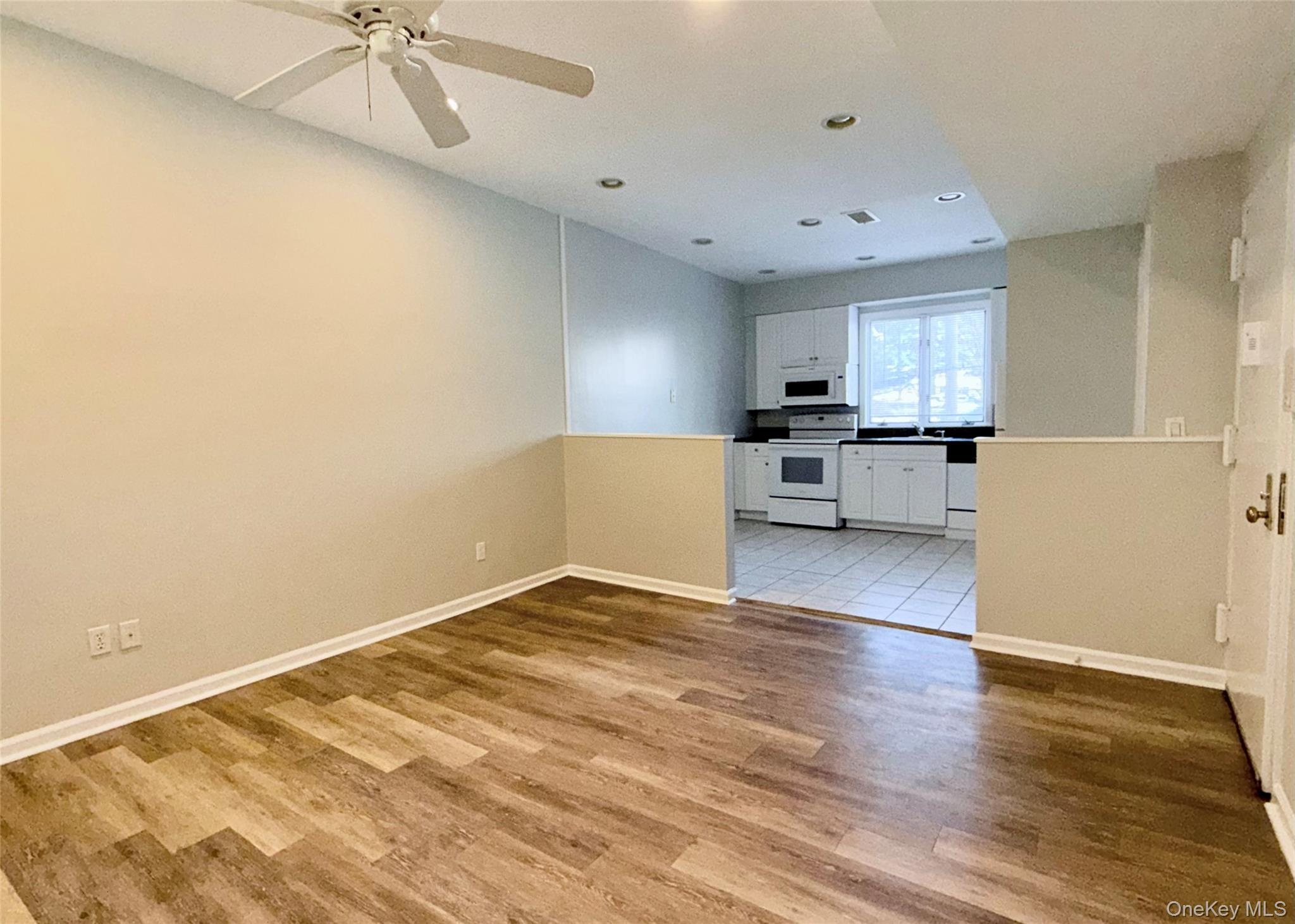 #2 photo, 142 W Boston Post Road, Mamaroneck , NY 10543