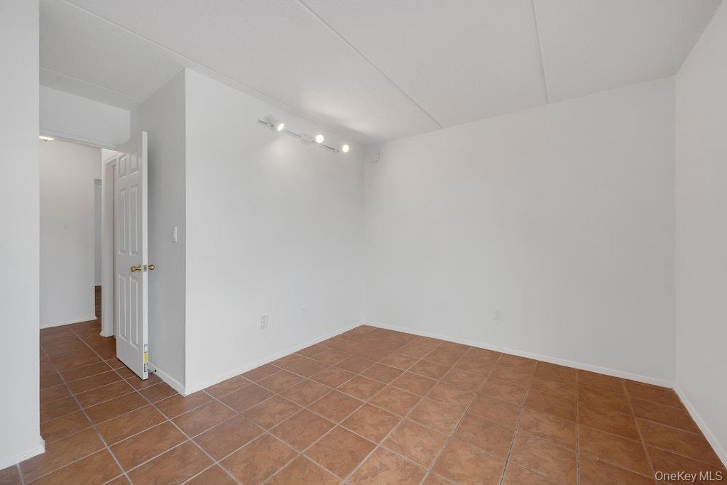 #9 photo, 130 Colonial Parkway, Yonkers , NY 10710