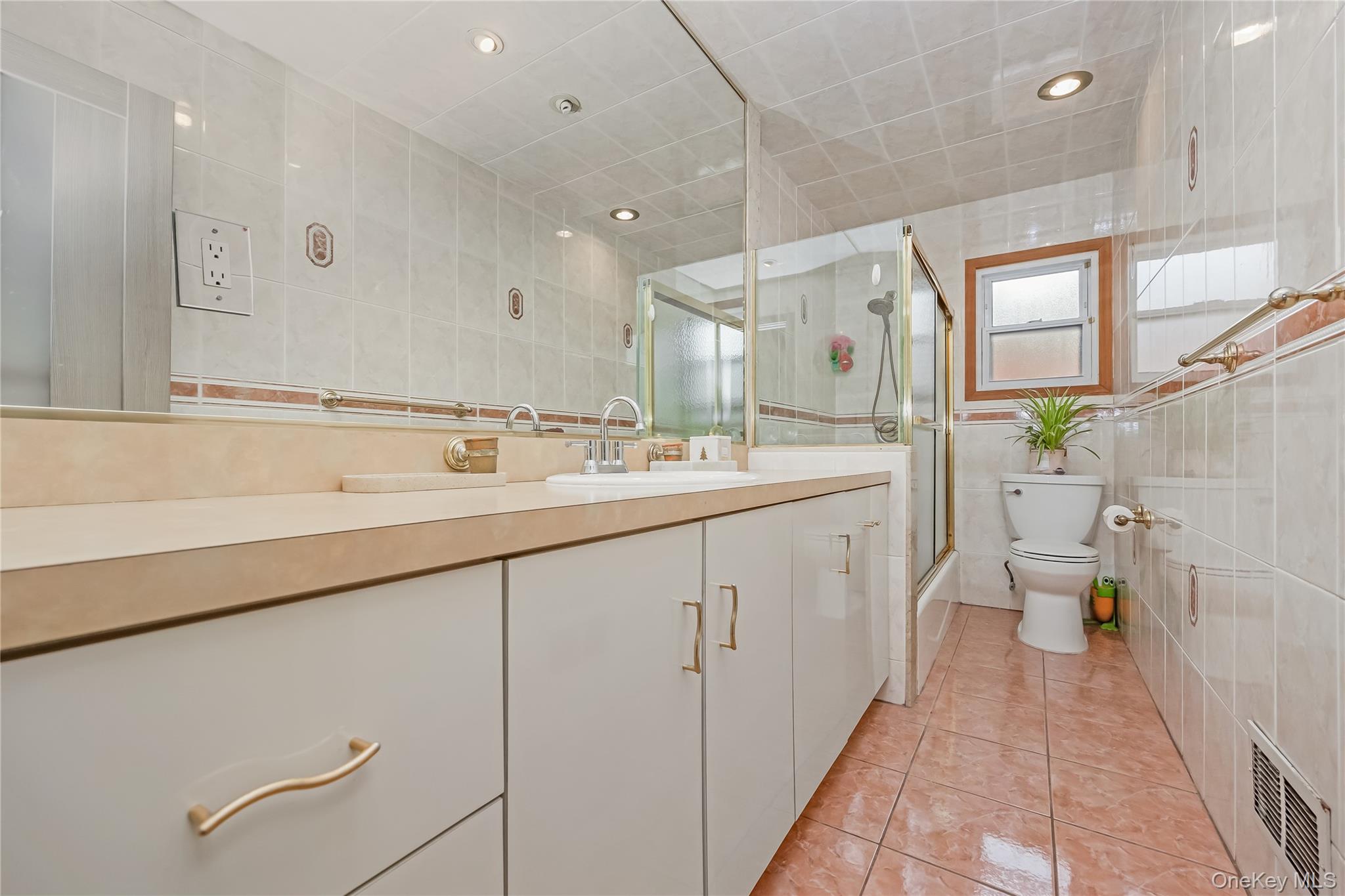 #11 photo, 7115 167th Street, Fresh Meadows , NY 11365