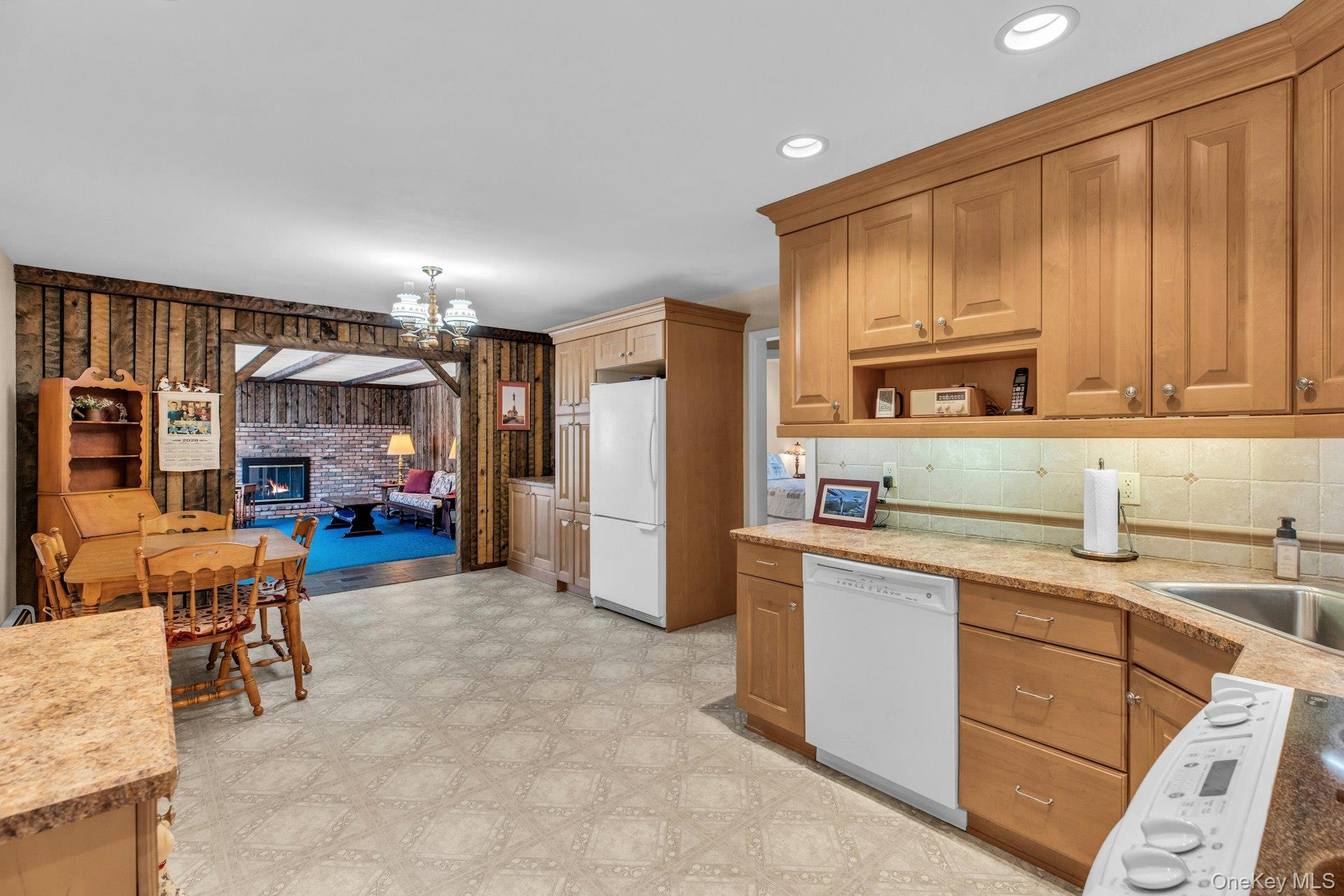 #6 photo, 238 Loop Drive, Sayville , NY 11782