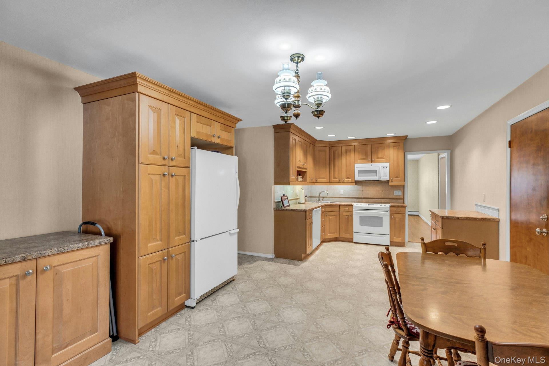 #8 photo, 238 Loop Drive, Sayville , NY 11782