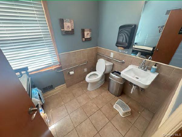 #11 photo, 1023 Pulaski Road, East Northport , NY 11731