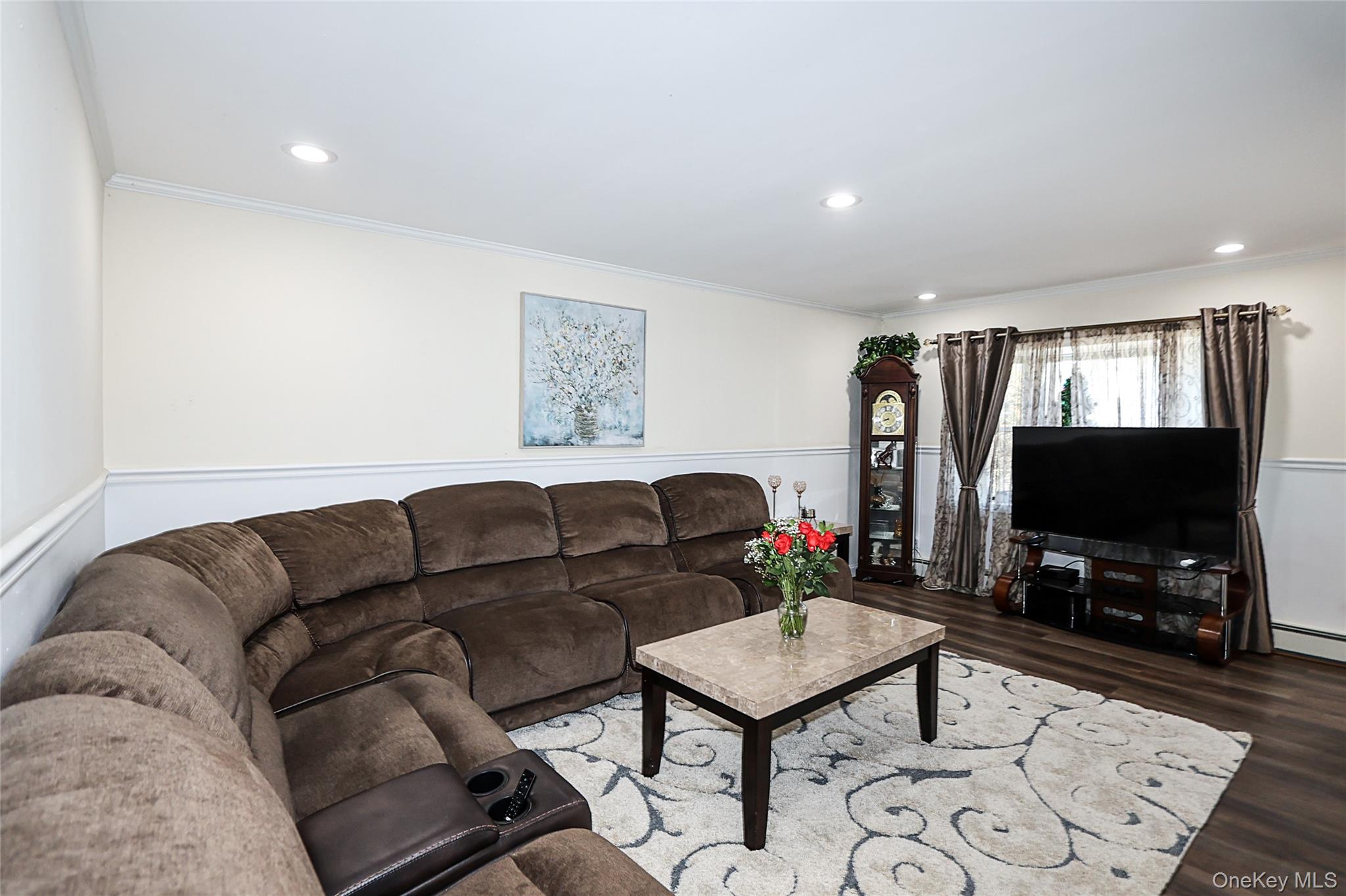 #6 photo, 169 N 6th Street, Bethpage , NY 11714