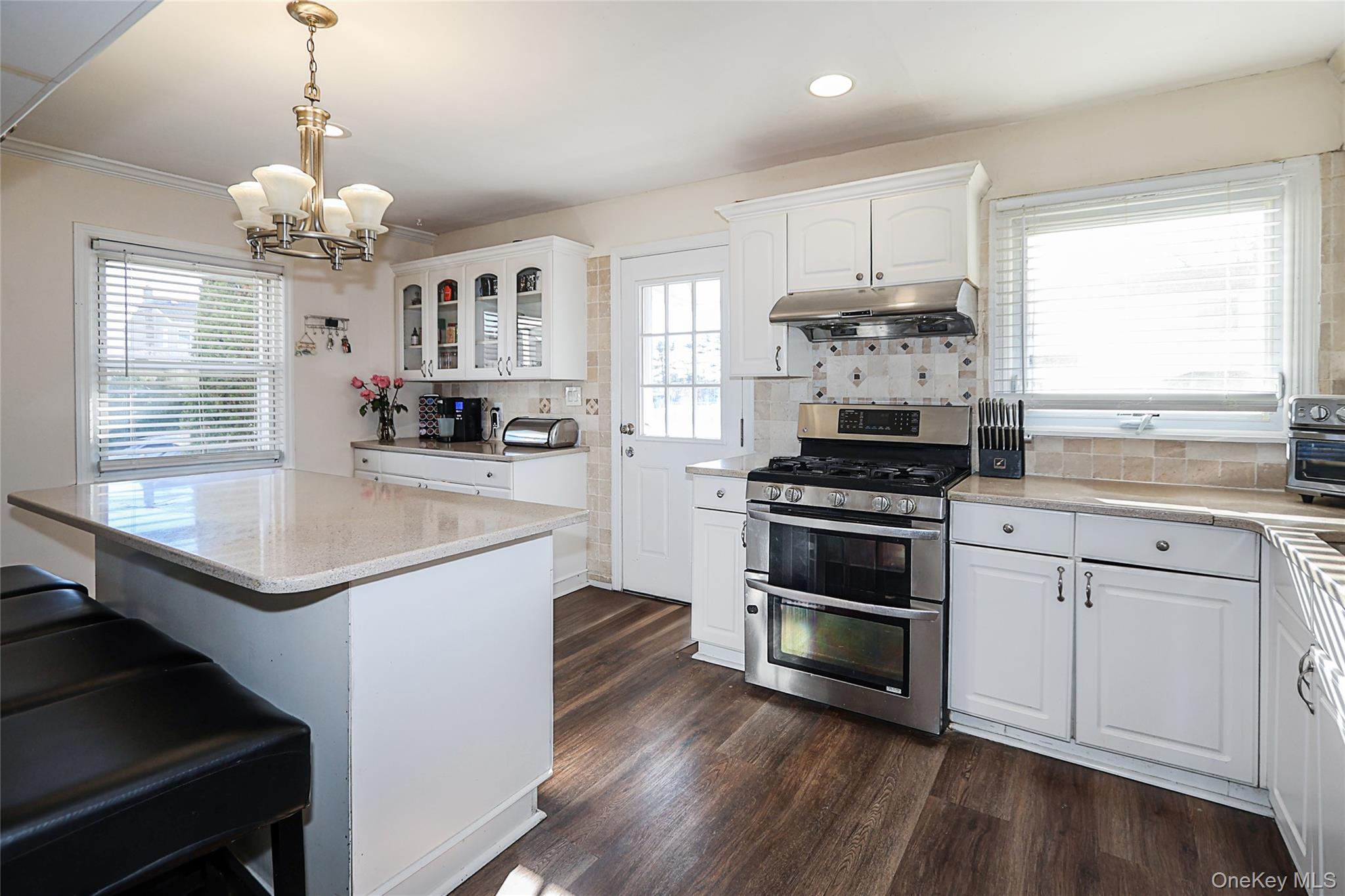 #7 photo, 169 N 6th Street, Bethpage , NY 11714