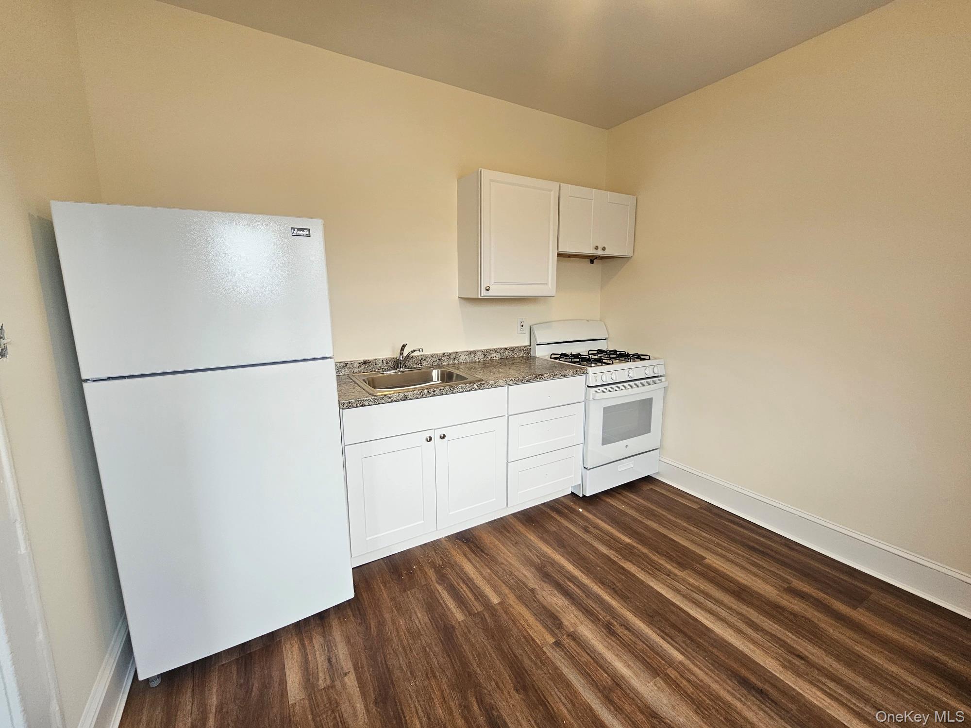 #14 photo, 2 Somerset Avenue, East Islip , NY 11730