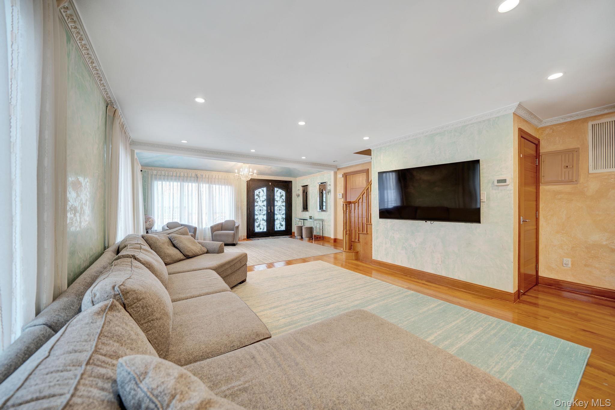 #4 photo, 188-14 McLaughlin Avenue, Holliswood , NY 11423