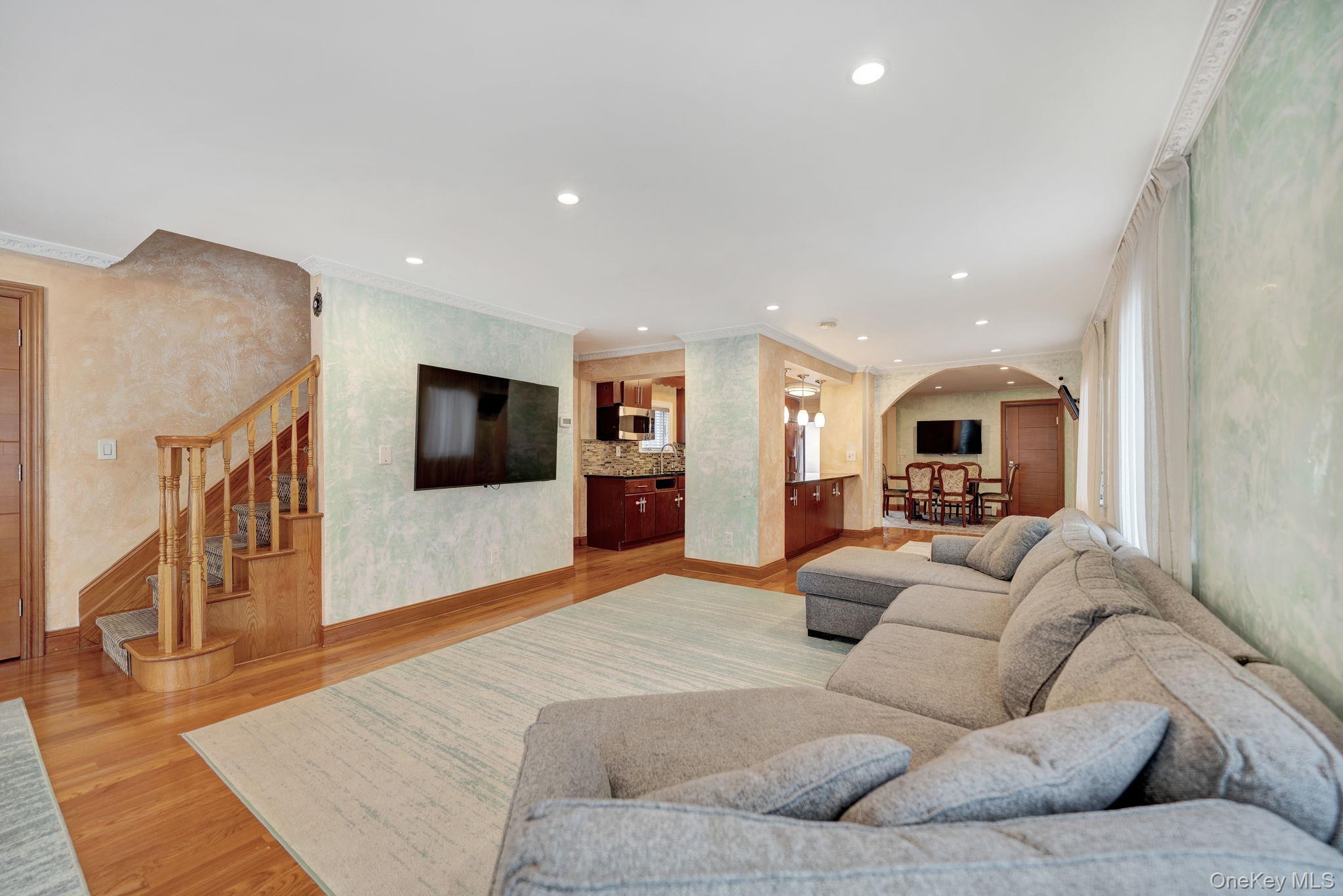 #6 photo, 188-14 McLaughlin Avenue, Holliswood , NY 11423