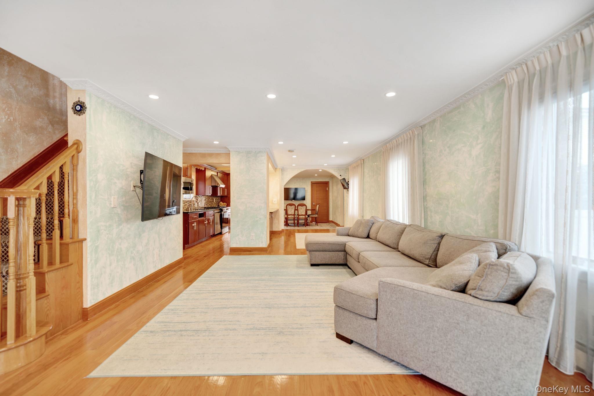 #9 photo, 188-14 McLaughlin Avenue, Holliswood , NY 11423