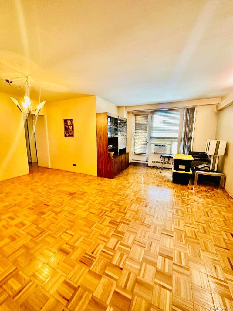 #3 photo, 97-10 62 Drive, कुईंस Rego Park , NY 11374