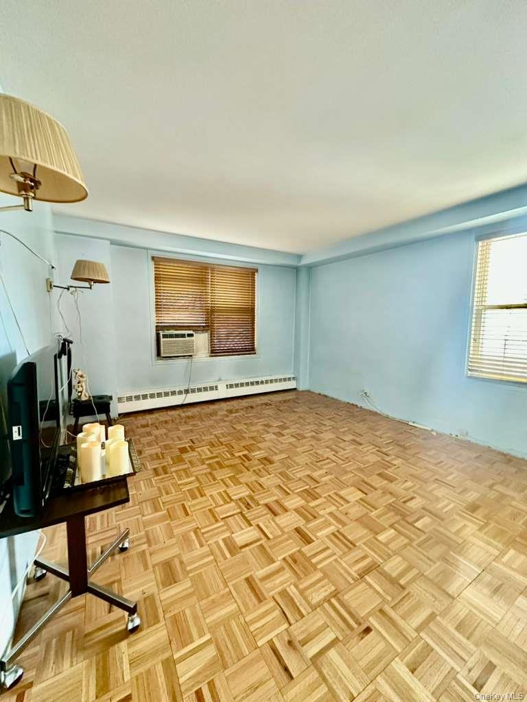 #4 photo, 97-10 62 Drive, कुईंस Rego Park , NY 11374