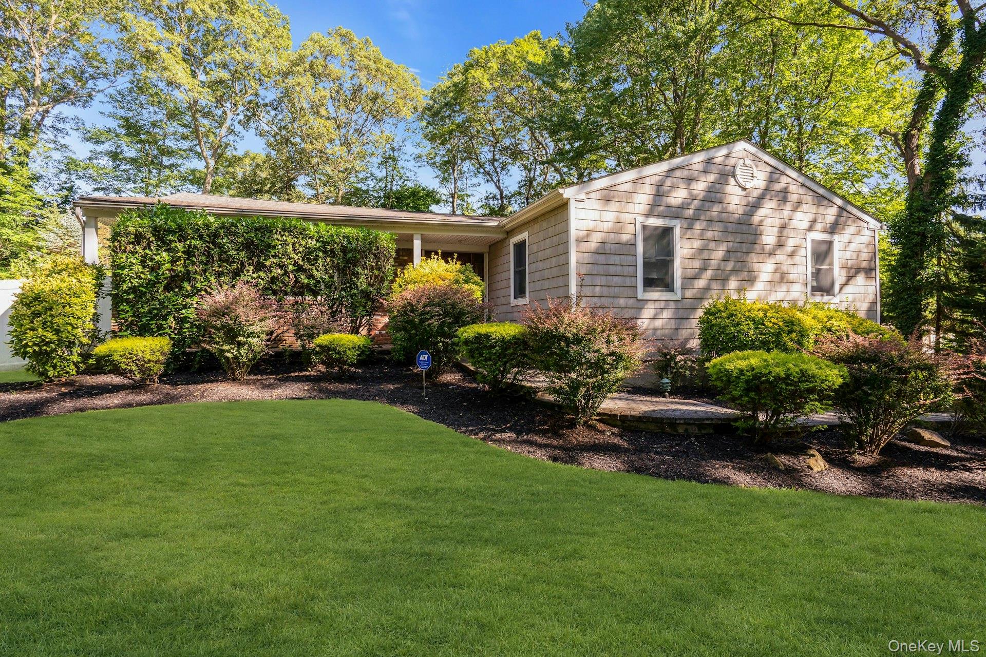 #4 photo, 48 Randolph Drive, Dix Hills , NY 11746