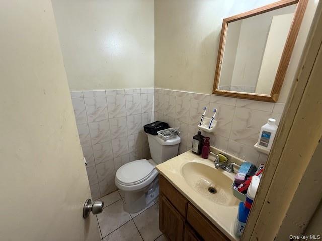 #3 photo, 2120 Clinton, Bronx , NY 10457