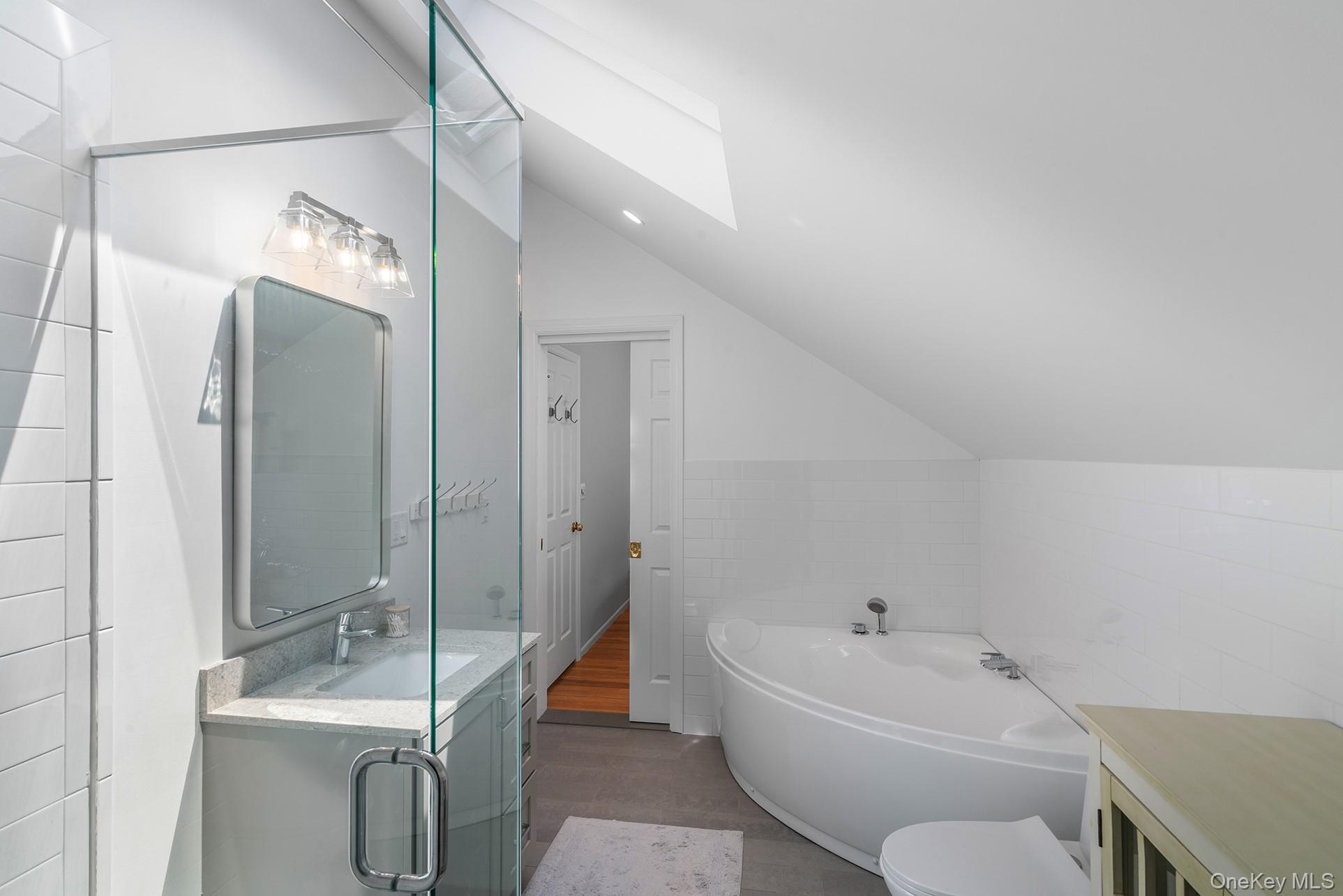 #19 photo, 97 Spring Close Highway, East Hampton , NY 11937