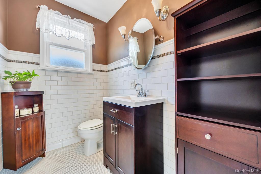 #15 photo, 218 Woodlawn Road, West Hempstead , NY 11552