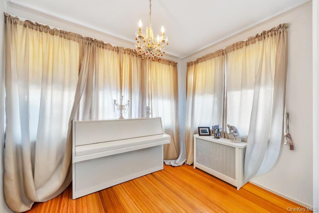 #8 photo, 218 Woodlawn Road, West Hempstead , NY 11552