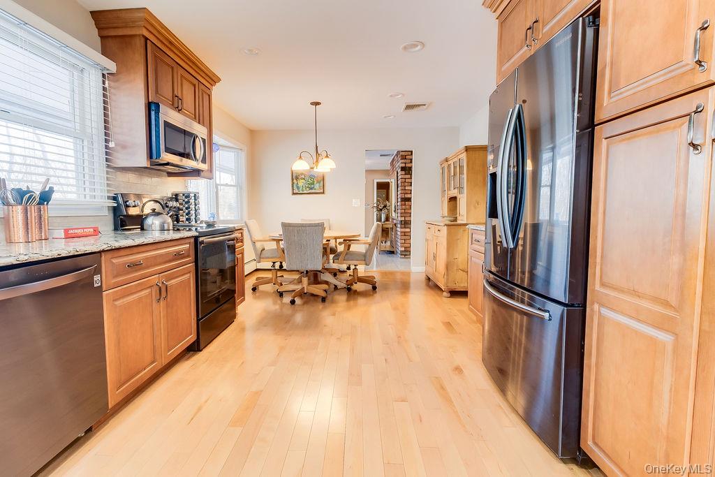 #16 photo, 14 Hills Park Lane, Smithtown , NY 11787