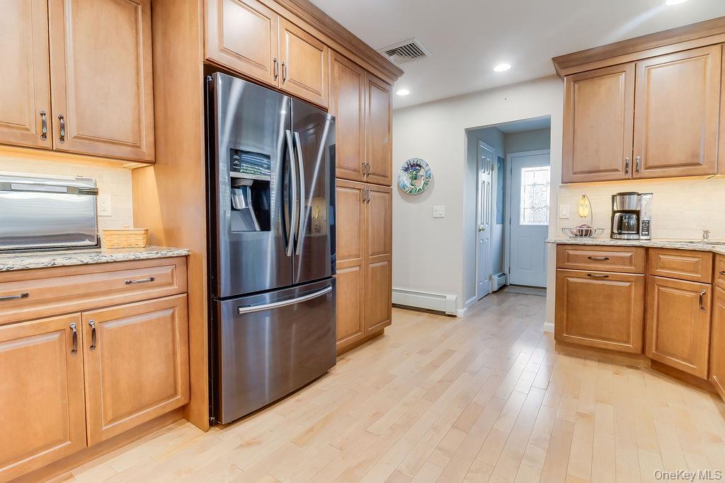 #19 photo, 14 Hills Park Lane, Smithtown , NY 11787