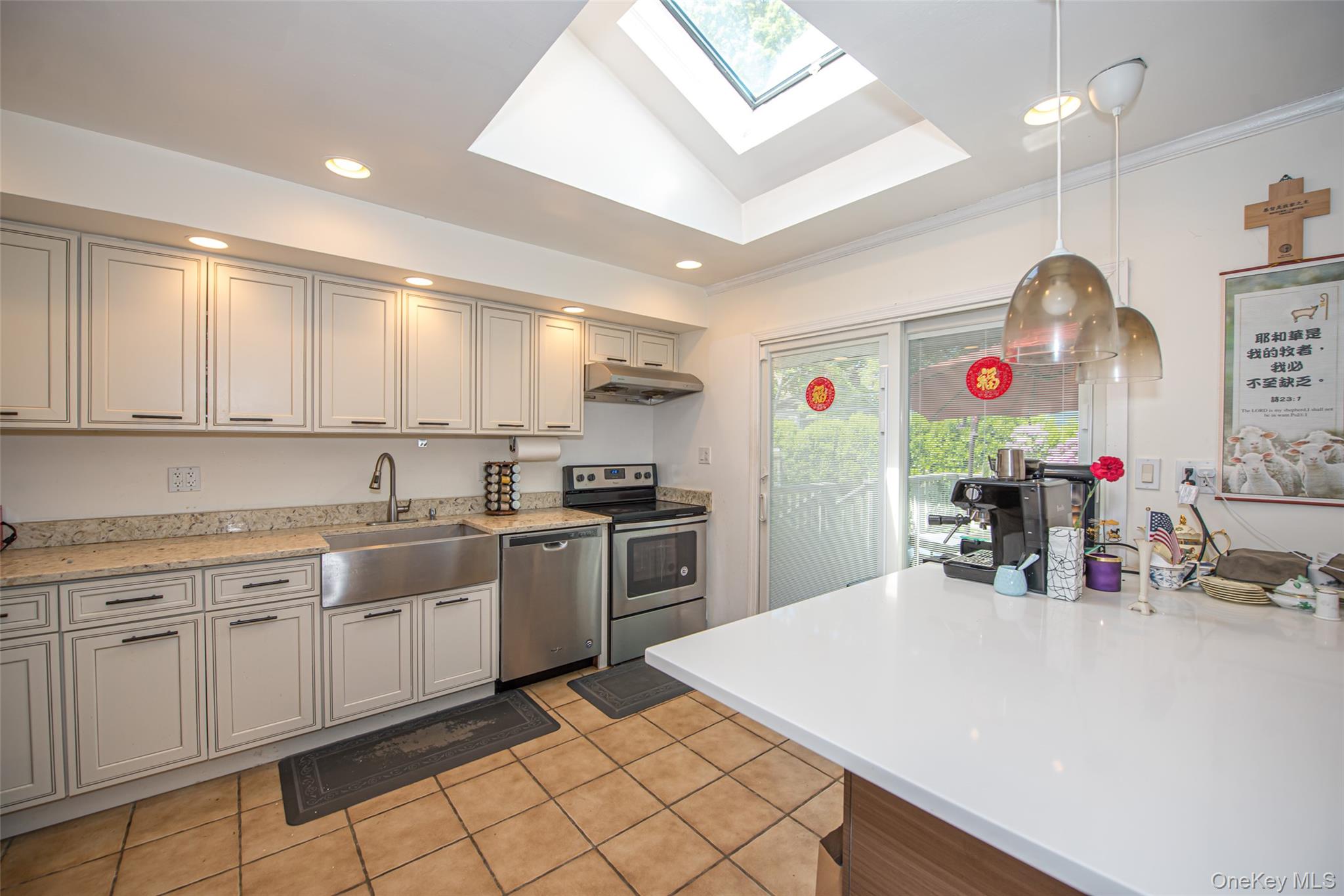 #5 photo, 36 Middle Lane, Jericho , NY 11753