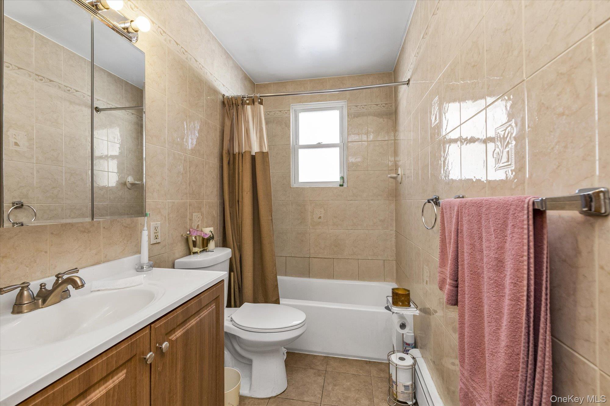 #14 photo, 88 Spruce Lane, ناسو Valley Stream , NY 11581