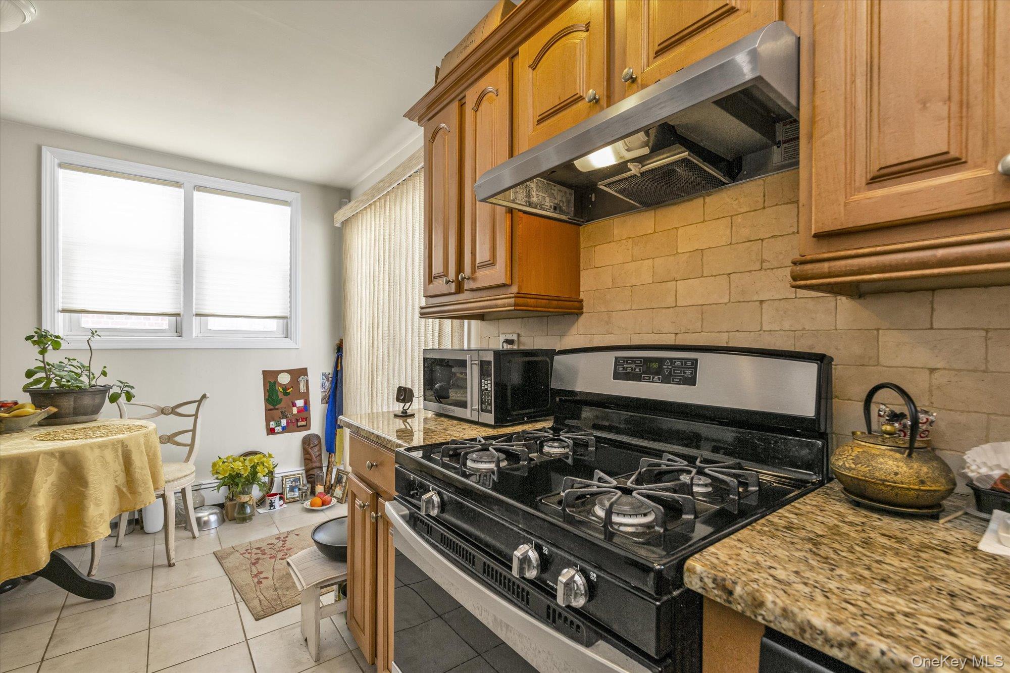 #9 photo, 88 Spruce Lane, ناسو Valley Stream , NY 11581