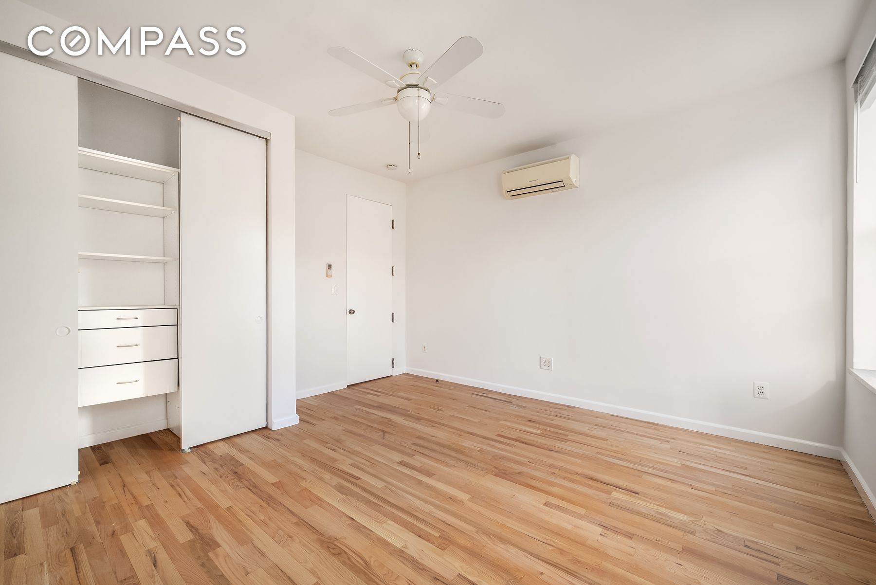 #3 photo, 590 Manhattan Avenue, Greenpoint , NY 11222