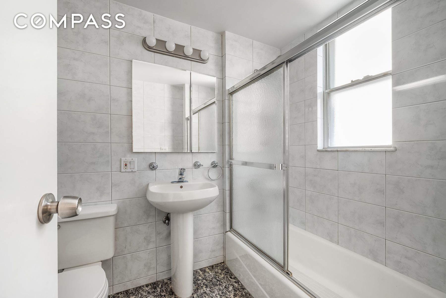 #7 photo, 590 Manhattan Avenue, Greenpoint , NY 11222