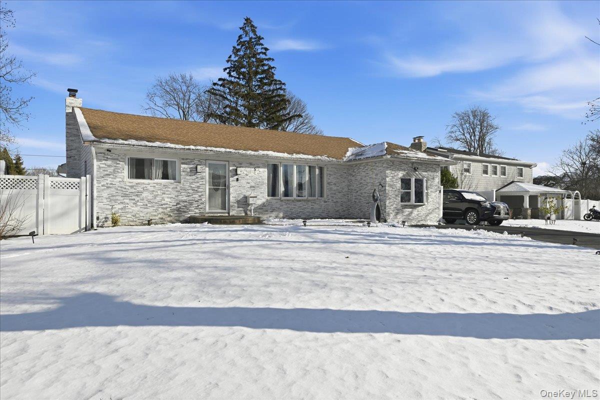 #1 photo, 5 Plum Tree Lane, Commack , NY 11725