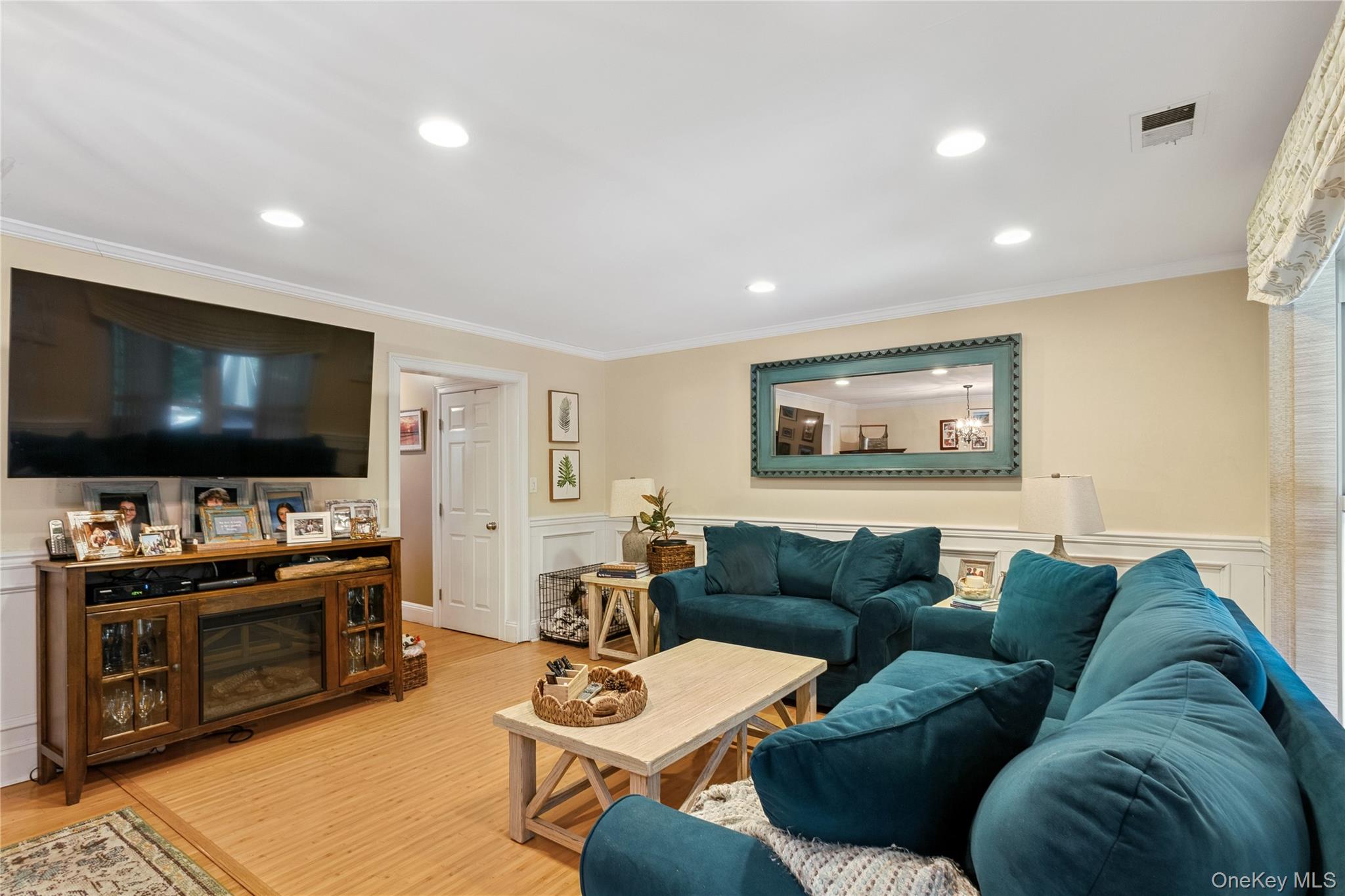 #17 photo, 100 Baker Court, Island Park , NY 11558