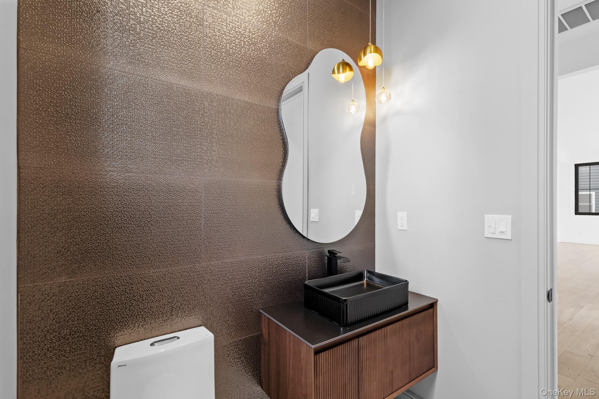 #18 photo, 24 Midway Street, Babylon , NY 11702