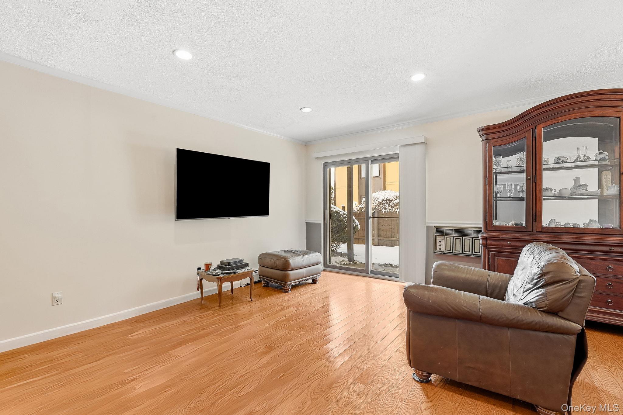 #19 photo, 18 Granada Crescent, White Plains , NY 10603